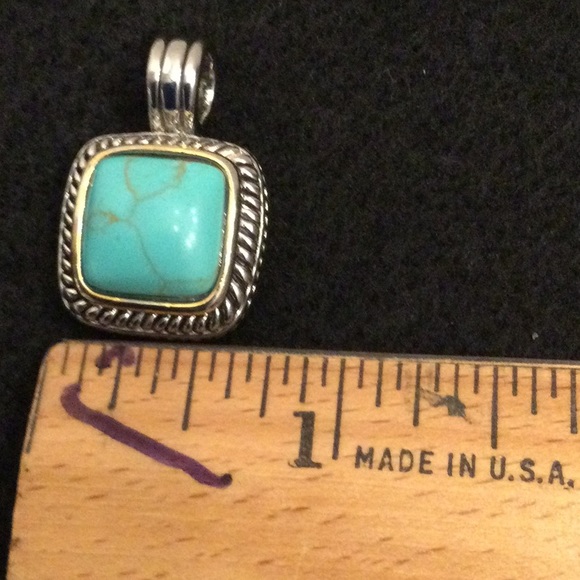 Pendant silver tone with turquoise colored center - Picture 3 of 3
